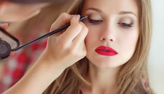 Cat de important e machiajul pentru tine? Cat de important e machiajul pentru tine?
