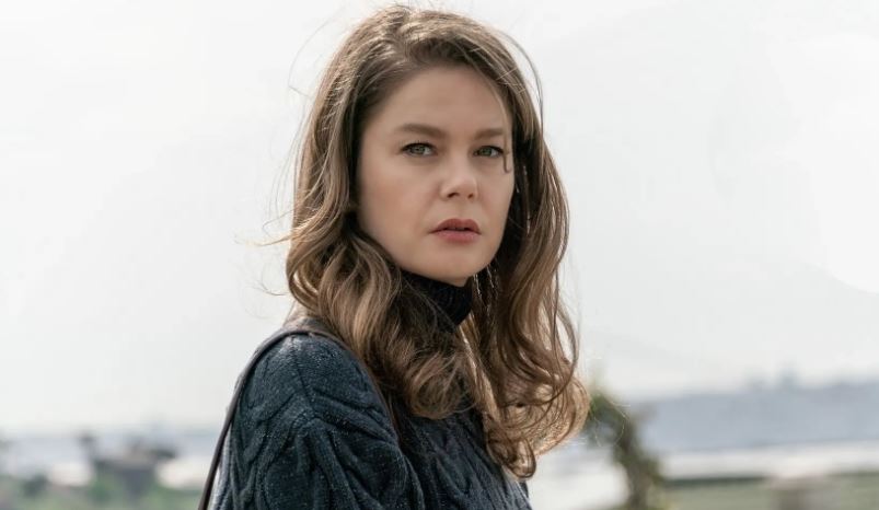 „Fata de la fereastră”, serialul care dezvăluie secretele din spatele aparențelor „Fata de la fereastră”, serialul care dezvăluie secretele din spatele aparențelor